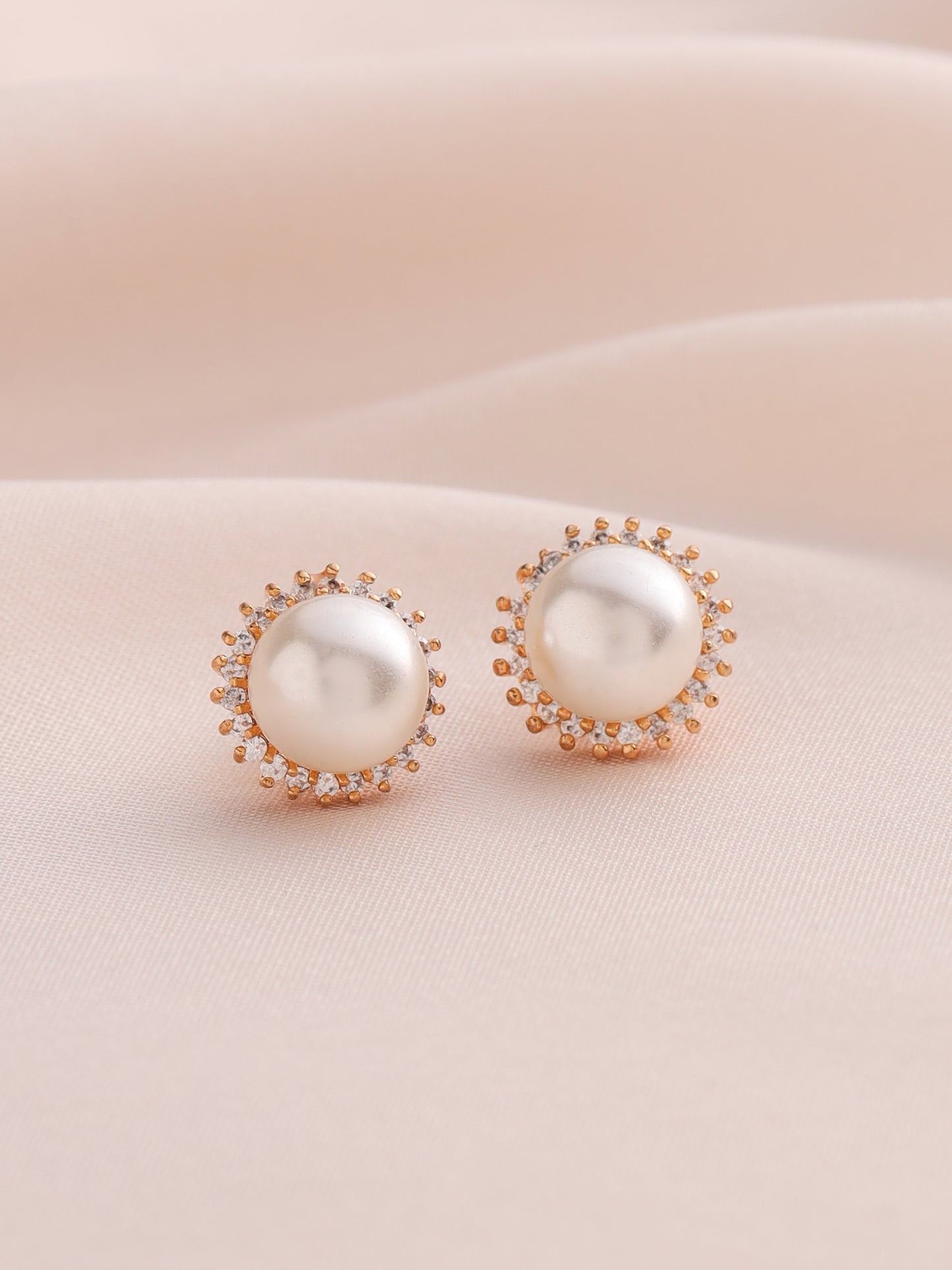MILKY WHITE PEARL & DIAMOND TOPS