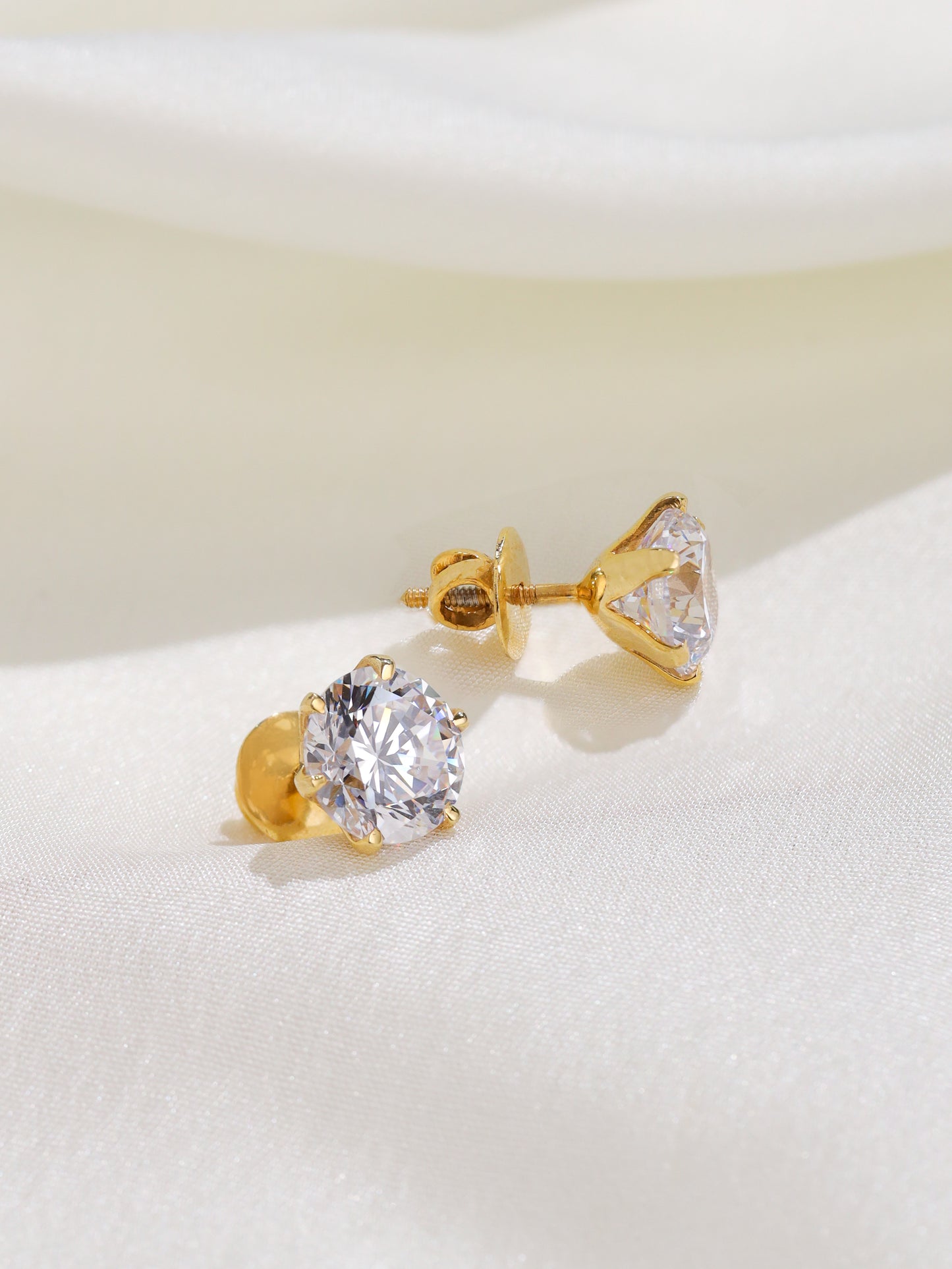 CLASSIC GOLD SOLITAIRE STUDS